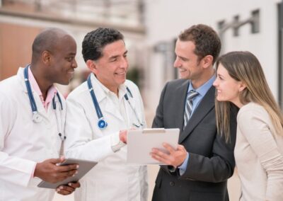 Atenção e cuidados em hospitais municipais