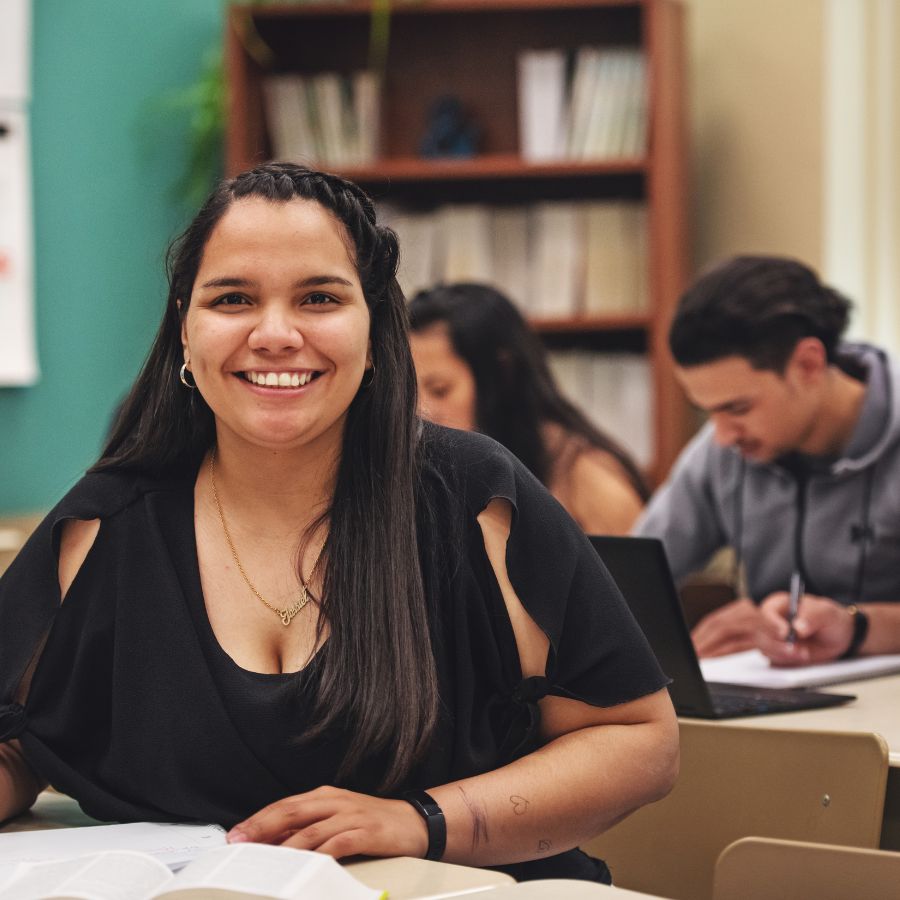 Educação de Jovens e Adultos Educação de Jovens e Adultos